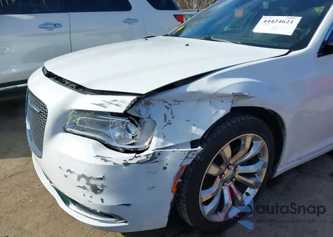 2017 Chrysler 300C z USA, uszkodzony, nr VIN 2C3CCAEG6HH570323